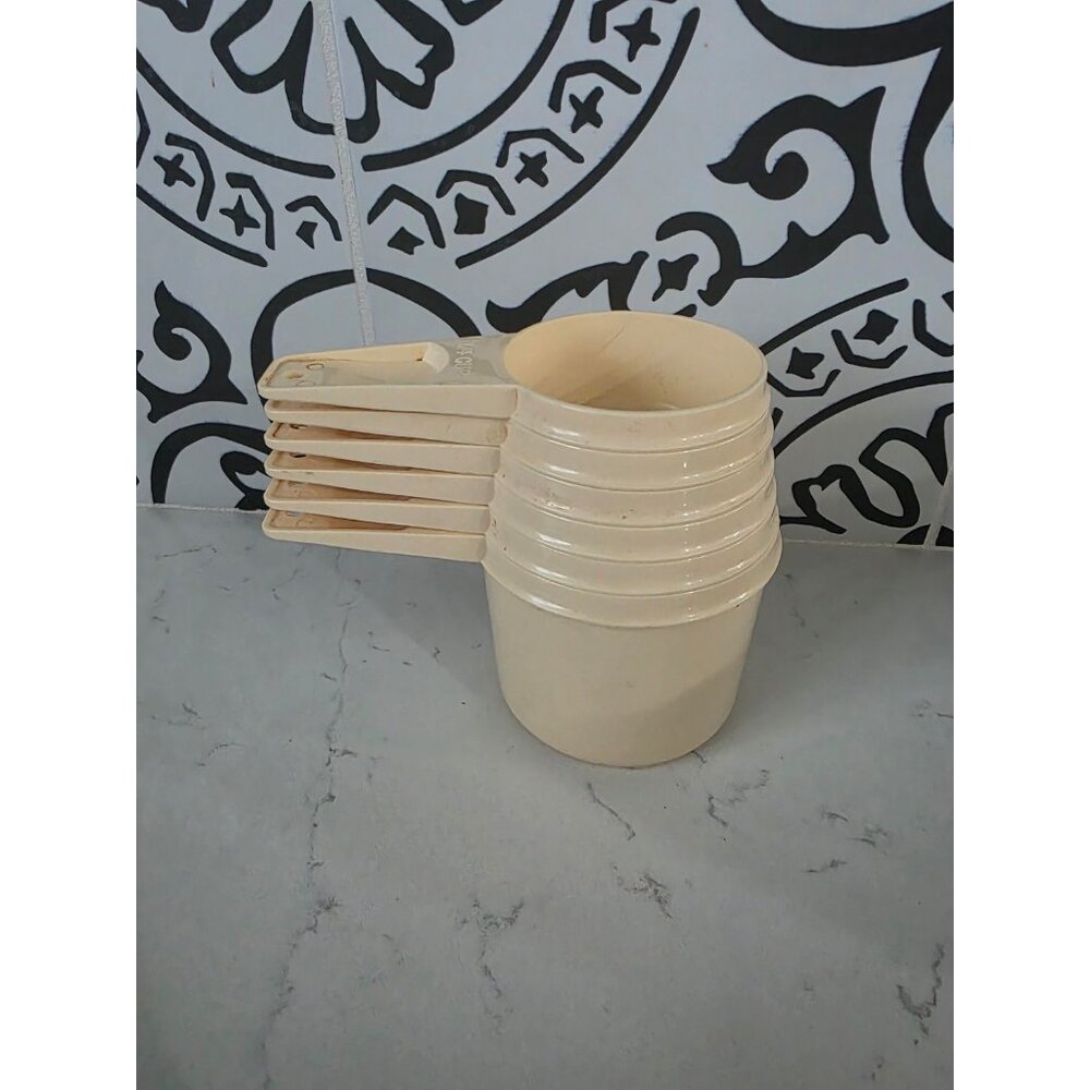 Tupperware Stacking Measuring Cups Vintage Set 6 Almond Cream Beige - USED